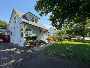 Building Photo - 205 S 32nd Ave