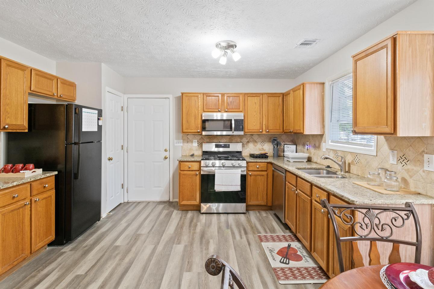 Building Photo - Spacious Lithonia Gem in a Quiet Community