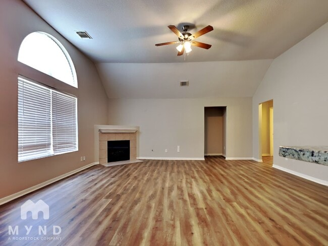 Building Photo - 15403 Hickory Dale St