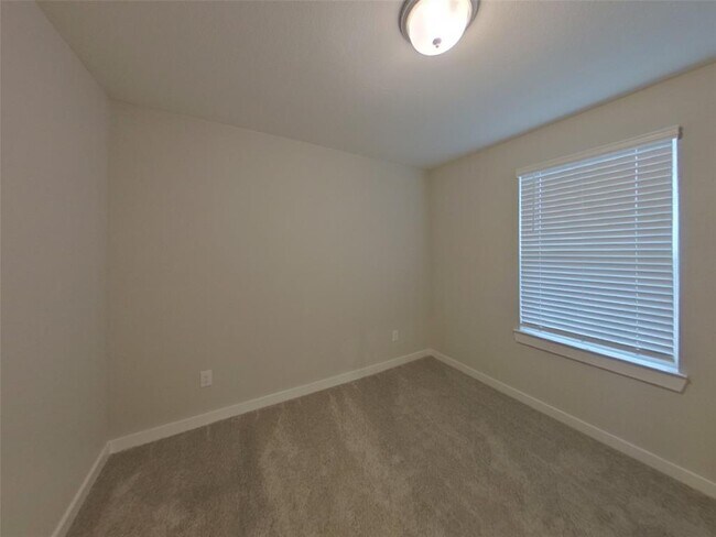 Building Photo - 4930 San Fabiano Ct