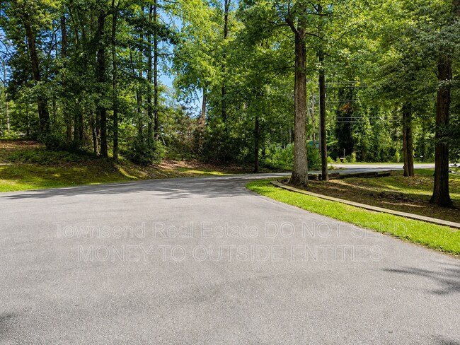 Building Photo - 3316 Cliffdale Rd