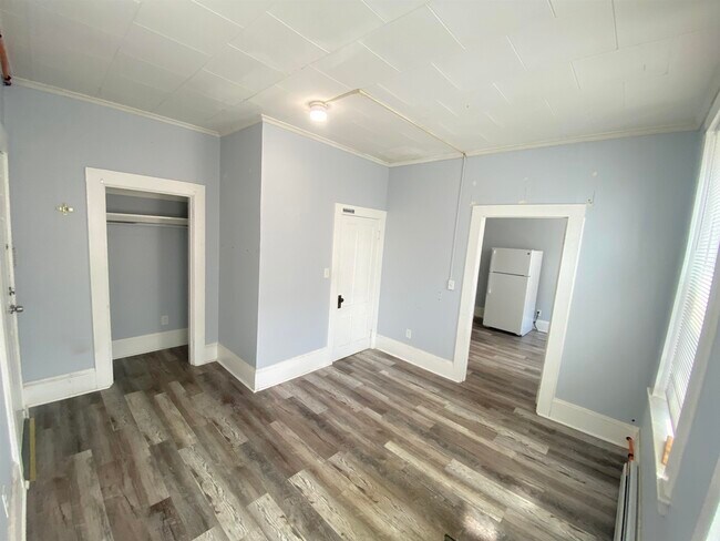 Building Photo - 39 Pleasant St