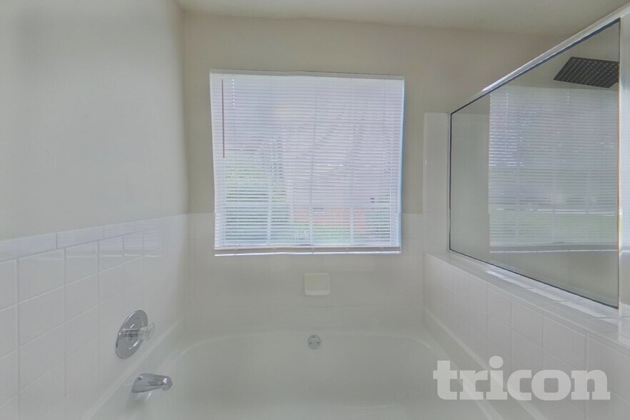 Building Photo - 1105 Glendevon Cir