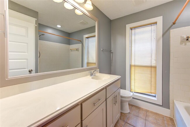 Building Photo - 3843 Westmeadow Dr