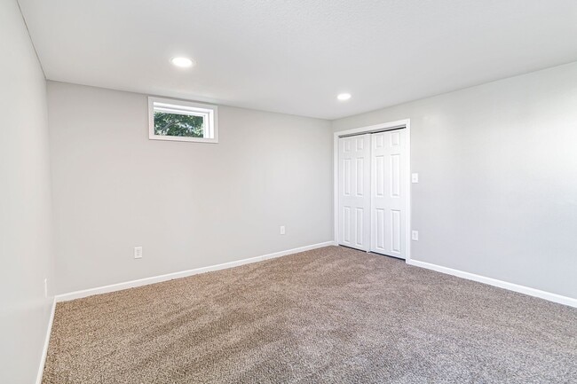 Building Photo - 181 SE State Rte 13