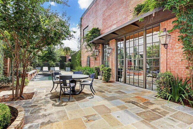 Building Photo - 808 Coronado St