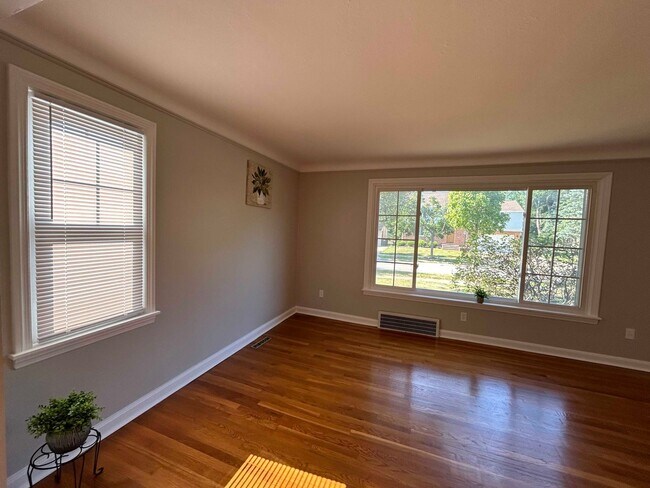 Building Photo - Spacious Colonial For Rent in Lyndhurst