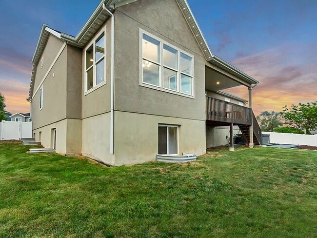 Building Photo - 3 Bedroom 2.5 Bathroom Home in Lehi!