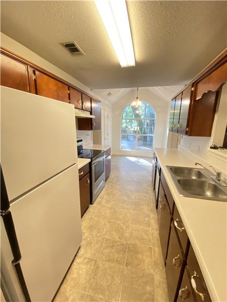 Building Photo - 112 Oak Pointe Trail