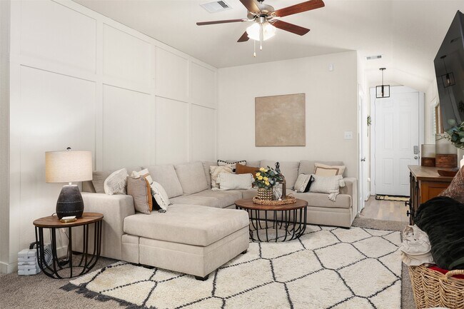 Building Photo - 2505 Bernadino Dr