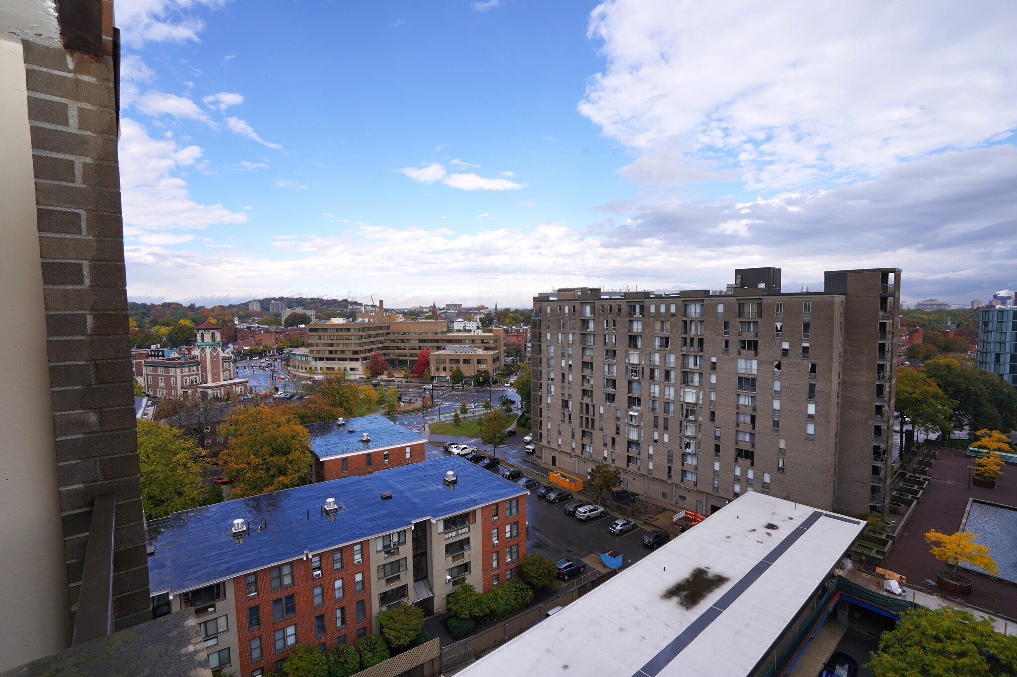 Building Photo - 77 Pond Ave