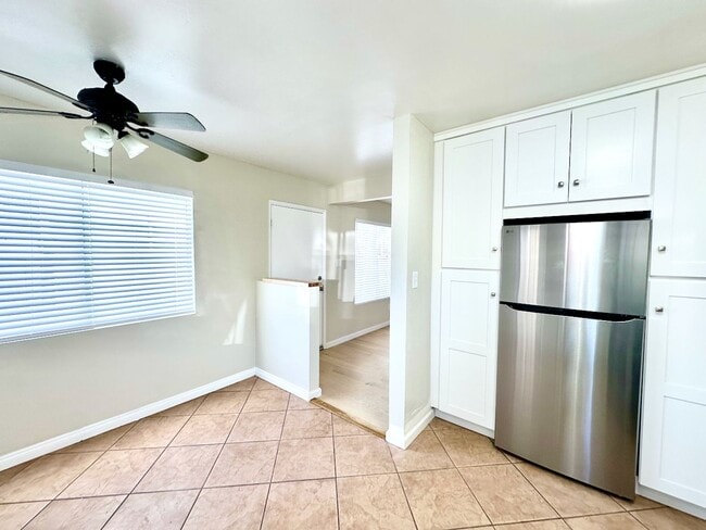Building Photo - FOR RENT - 2 Br/1Ba 900 SF Cozy Single Sto...