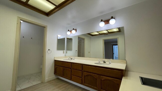 Building Photo - 228 Puddingstone Rd