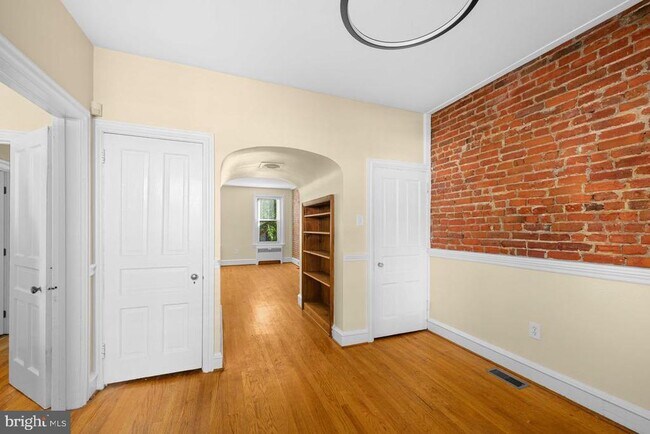 Building Photo - 602 W 20th St