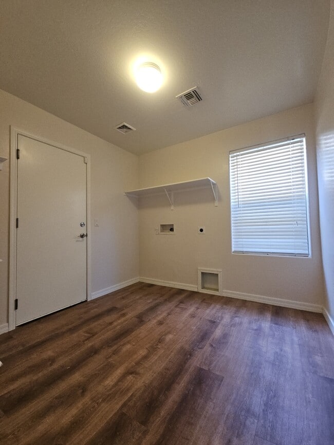 Building Photo - 2018 W Agrarian Hills Dr