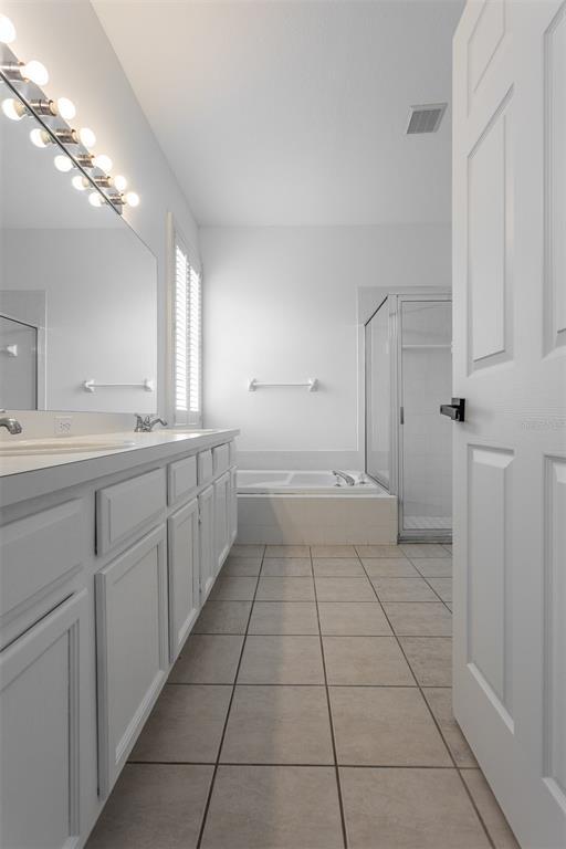 Building Photo - 18120 Palm Breeze Dr