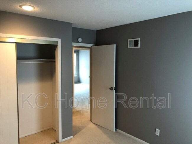 Building Photo - 8506 W 108th Pl