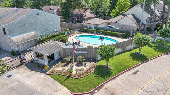 Building Photo - 17659 Red Oak Dr