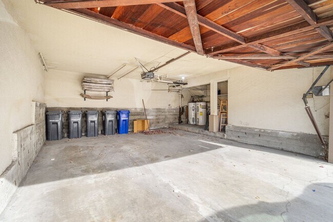 Building Photo - Moonstone