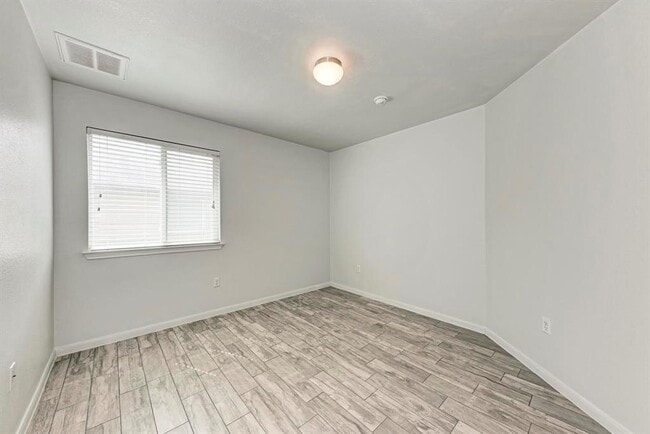Building Photo - 233 Wallops