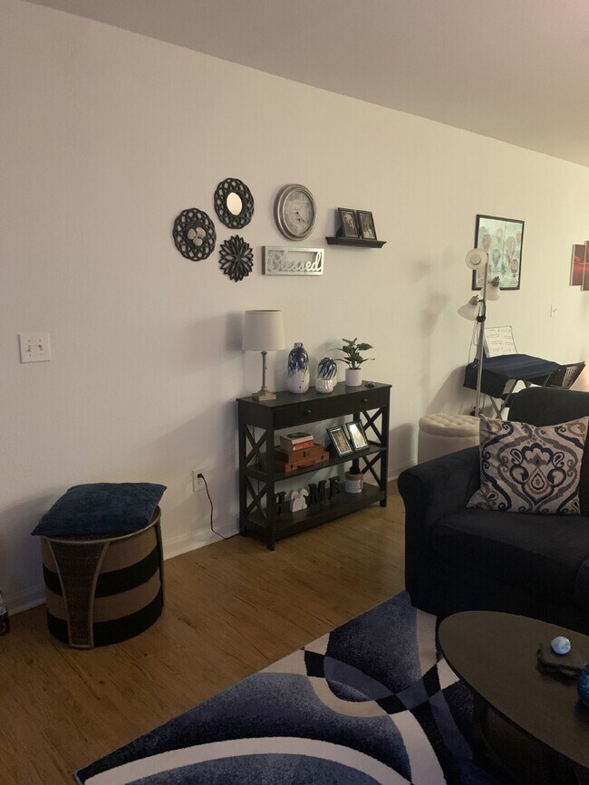 Building Photo - First Floor One Bedroom Plantation Point C...