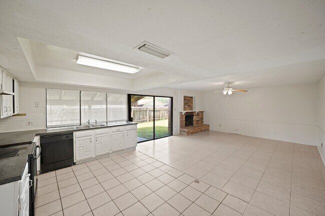 Building Photo - 15822 Danford Dr