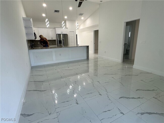 Building Photo - 1910 Richmond Ave N