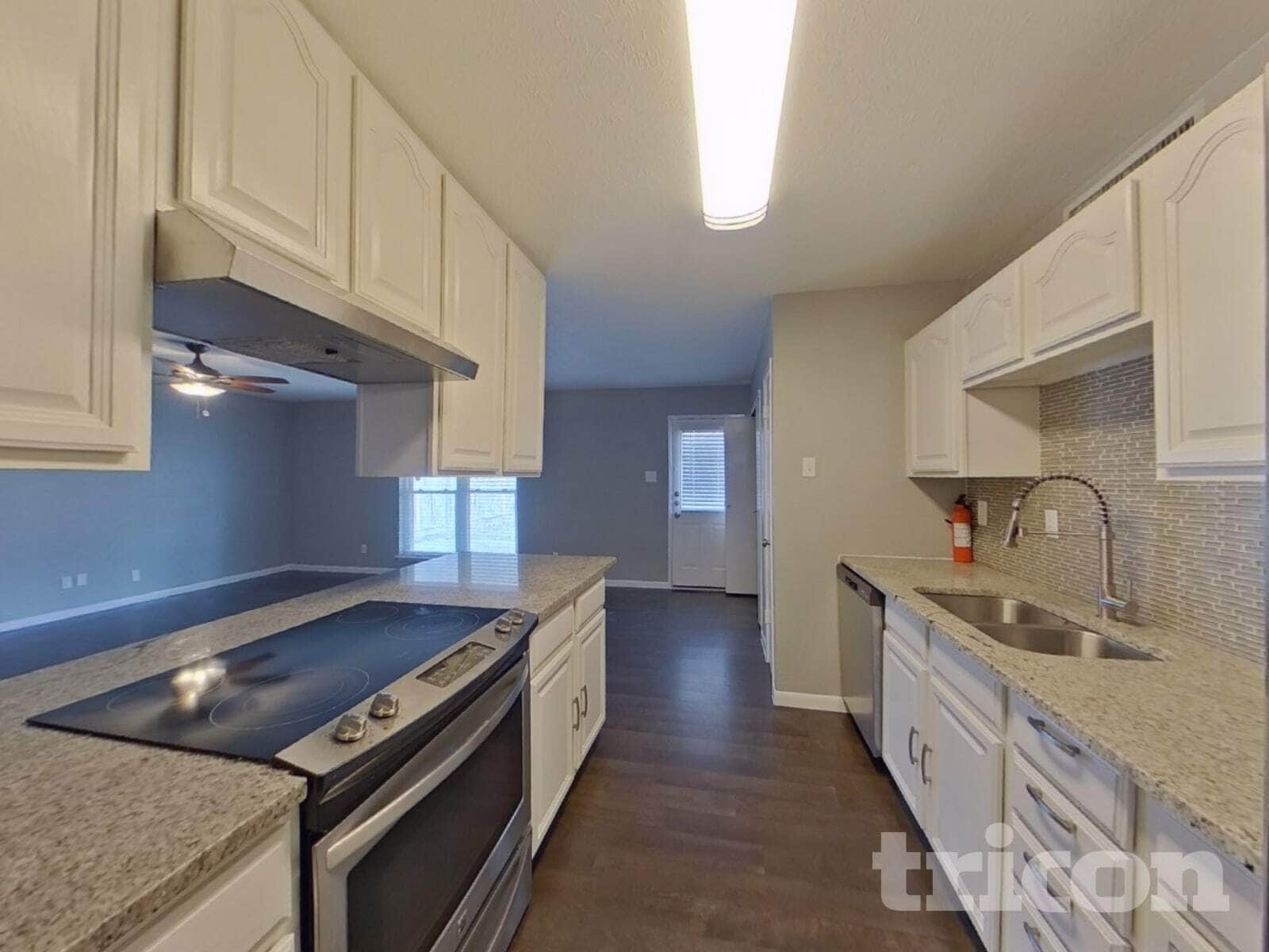 Building Photo - 6026 Lakecrest Dr