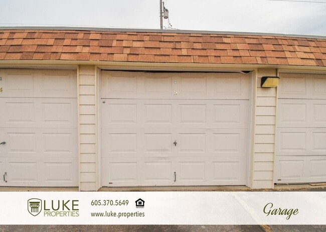 Building Photo - 405 S Sycamore Ave