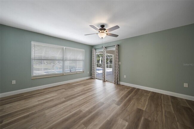Building Photo - 2925 Magdalina Dr