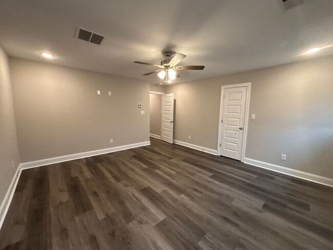 Building Photo - 9691 Jackson Run Ln