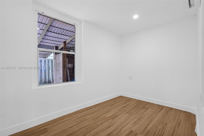 Building Photo - 2419 Coolidge St