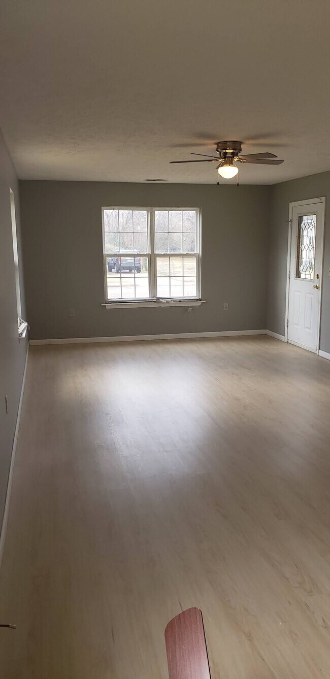 Building Photo - 220 Phillips St