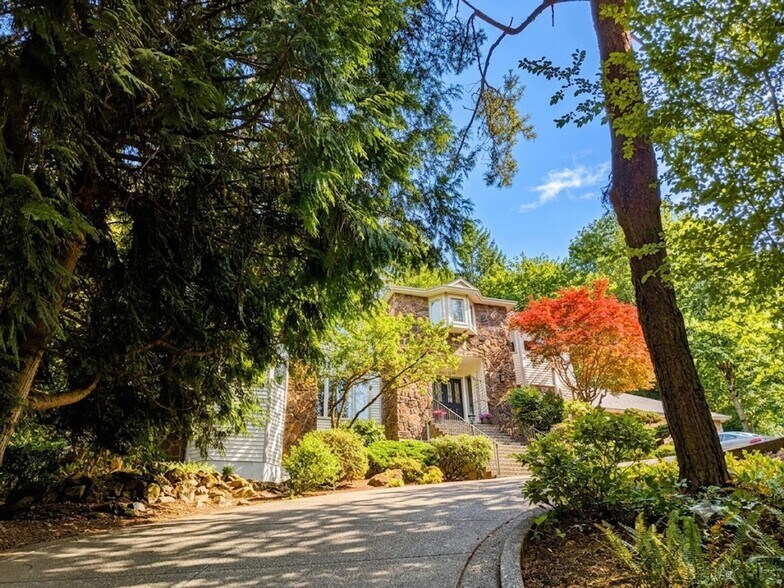 Building Photo - 18132 Westview Dr