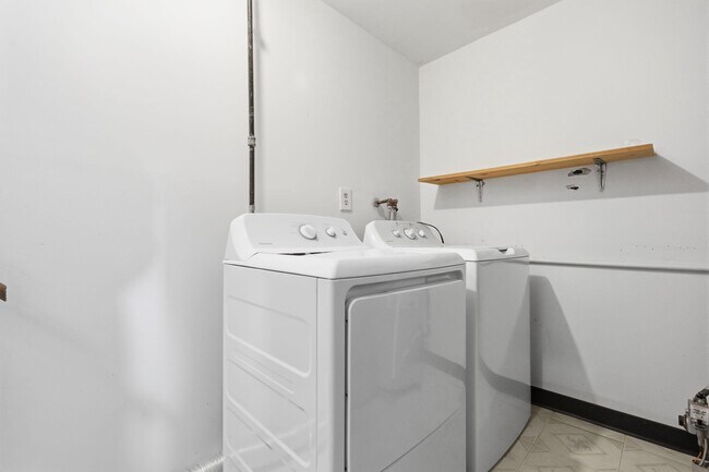 Building Photo - 1514 Marcy Pl