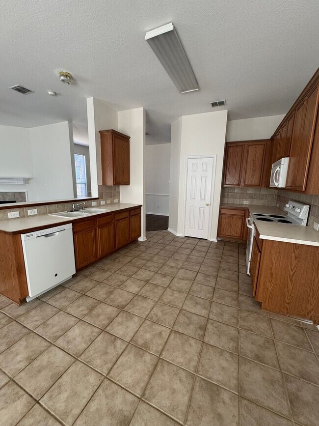 Building Photo - 412 Rocky Creek Dr