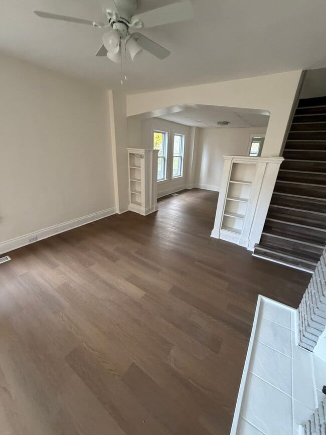 Building Photo - 3242-3242 Sycamore Rd