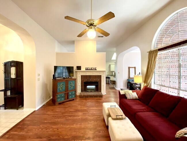 Building Photo - 13706 Morningbluff Dr