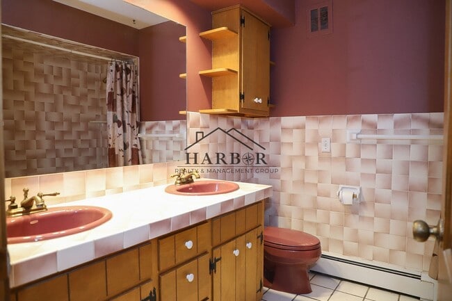 Building Photo - 3504 Ogden Ct NE