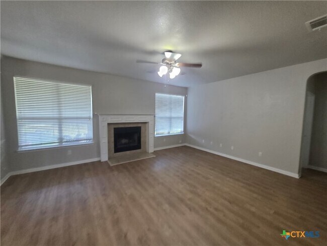 Building Photo - 423 Wrought Iron Dr