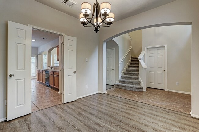 Building Photo - 18 Prairie Oak Dr