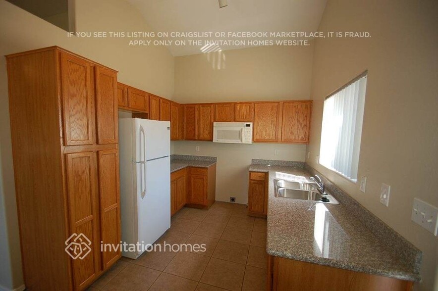 Building Photo - 1545 W Burgess Ln