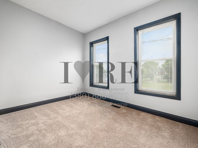 Building Photo - 806 Sullivant Ave