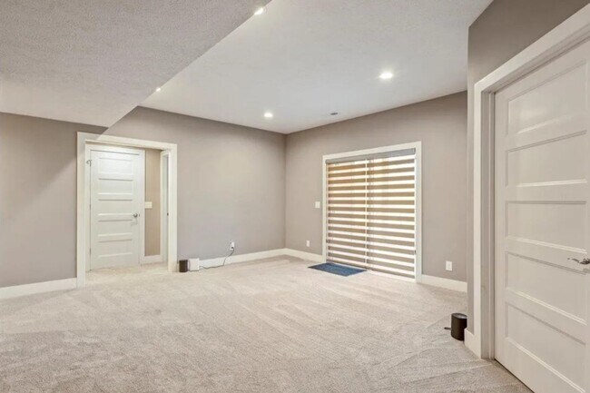 Building Photo - Waterfront Home in Buccaneer Bay with 3-Car Garage & Walkout Basement