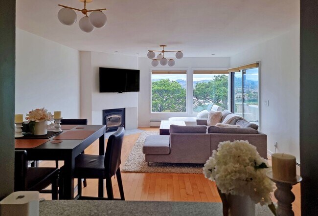 Building Photo - One bedroom top floor corner unit condo with gorgeous view for rent!