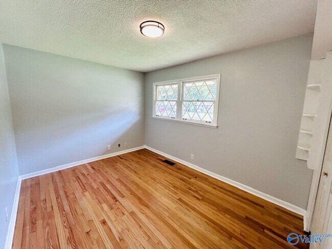 Building Photo - 3606 NW Kenard Ave