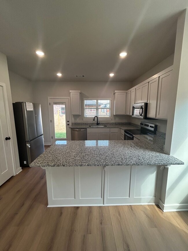 Building Photo - 621-623 Cosmos St