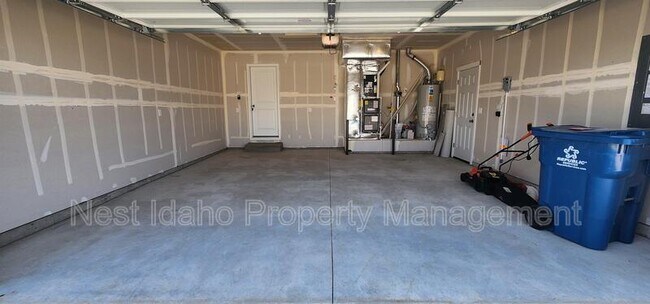 Building Photo - 12339 Shadow River St