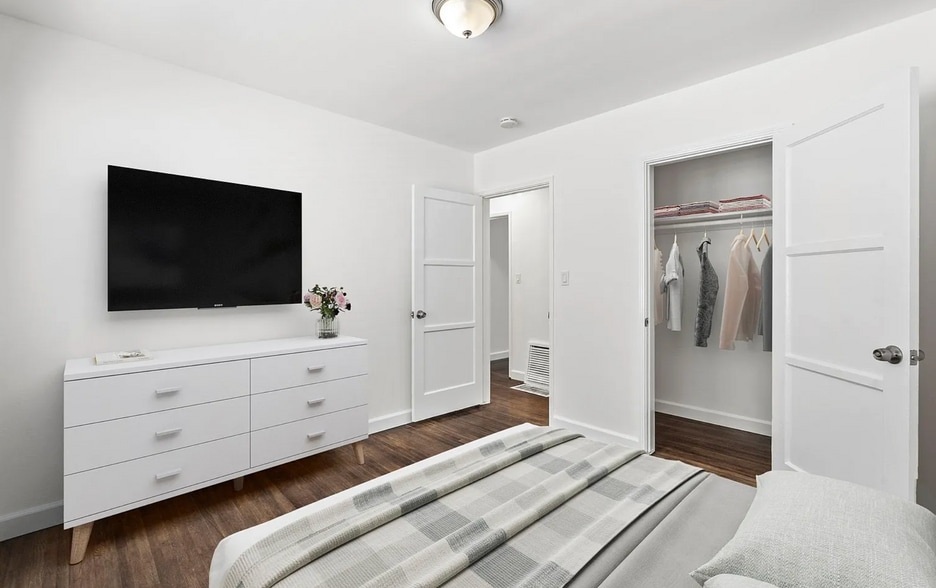 Building Photo - 5427 Kinston Ave