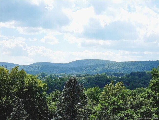 Building Photo - 96 Valley Dr